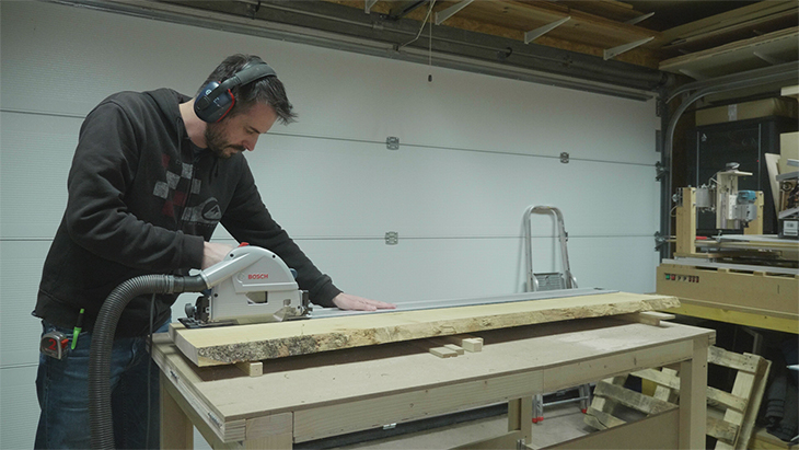 Un bureau en bois massif et métal (enfin presque...)
