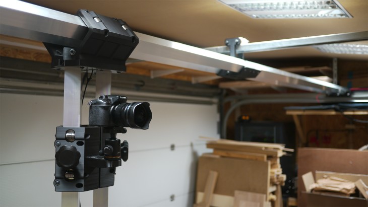 Un support de caméra suspendu au plafond !